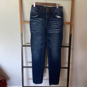 KanCan size 28 skinny jeans
